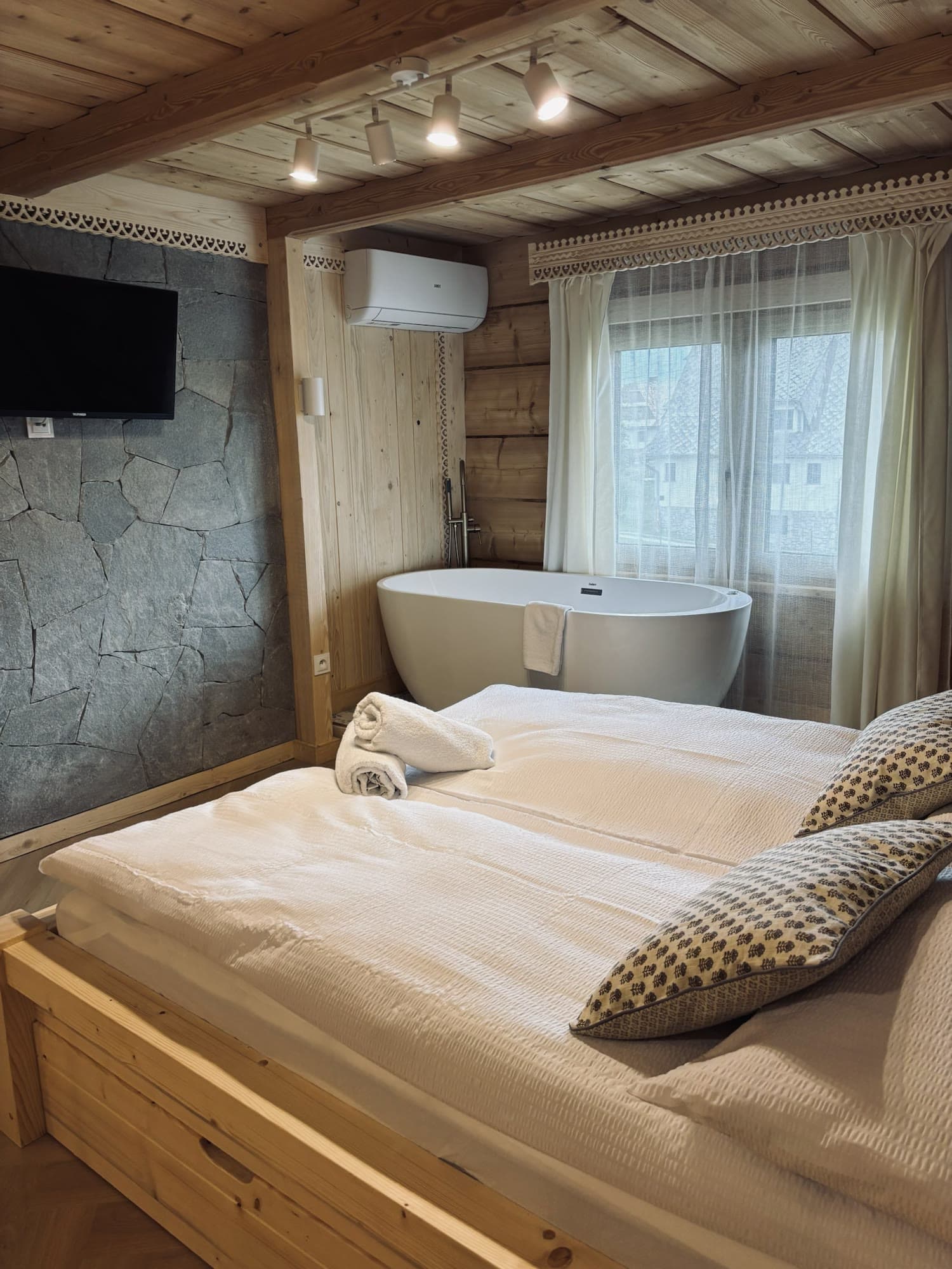 Apartament Giewont — sypialnia z wanną